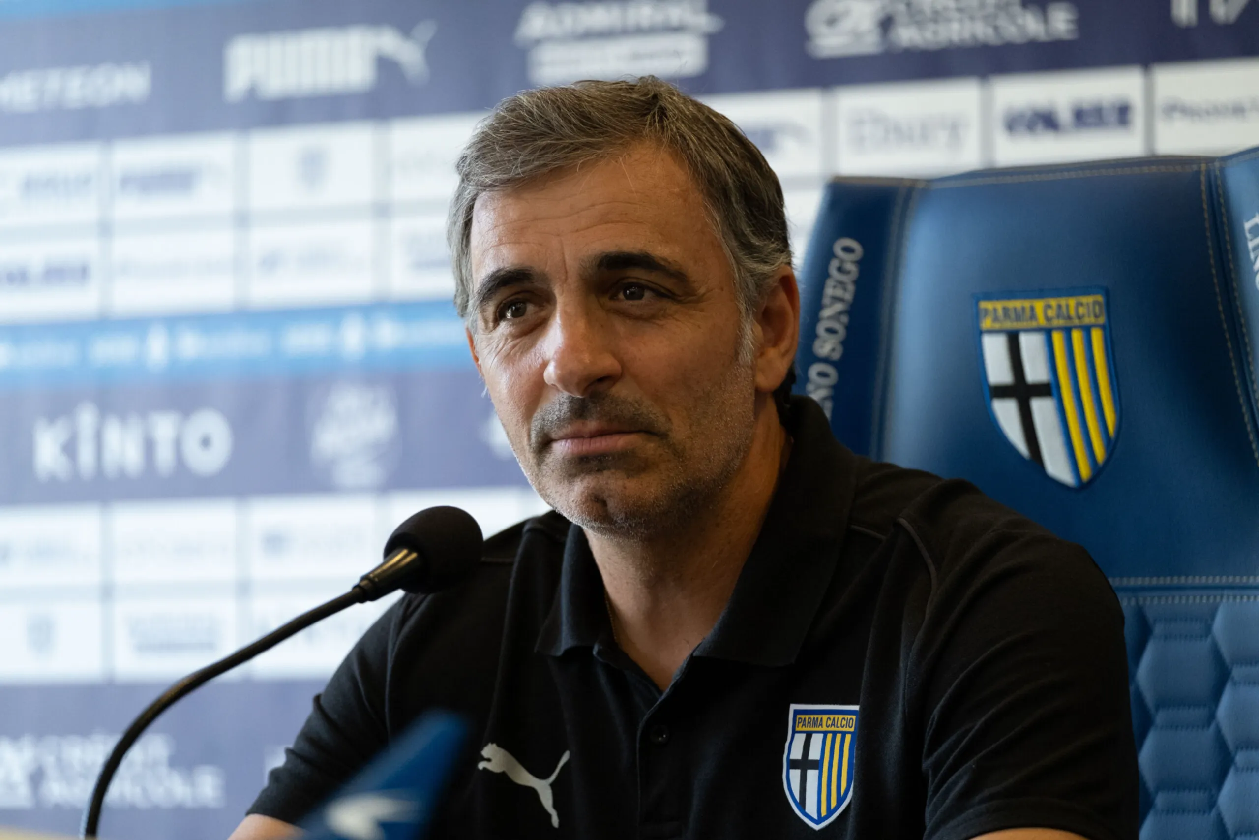 ConferenzaStampa_Pecchia_ParmaVsMilan-scaled-20240823133445.webp