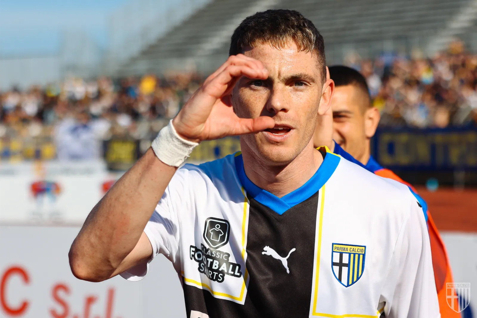 Estevez esulta dopo il goal alla Feralpisalò