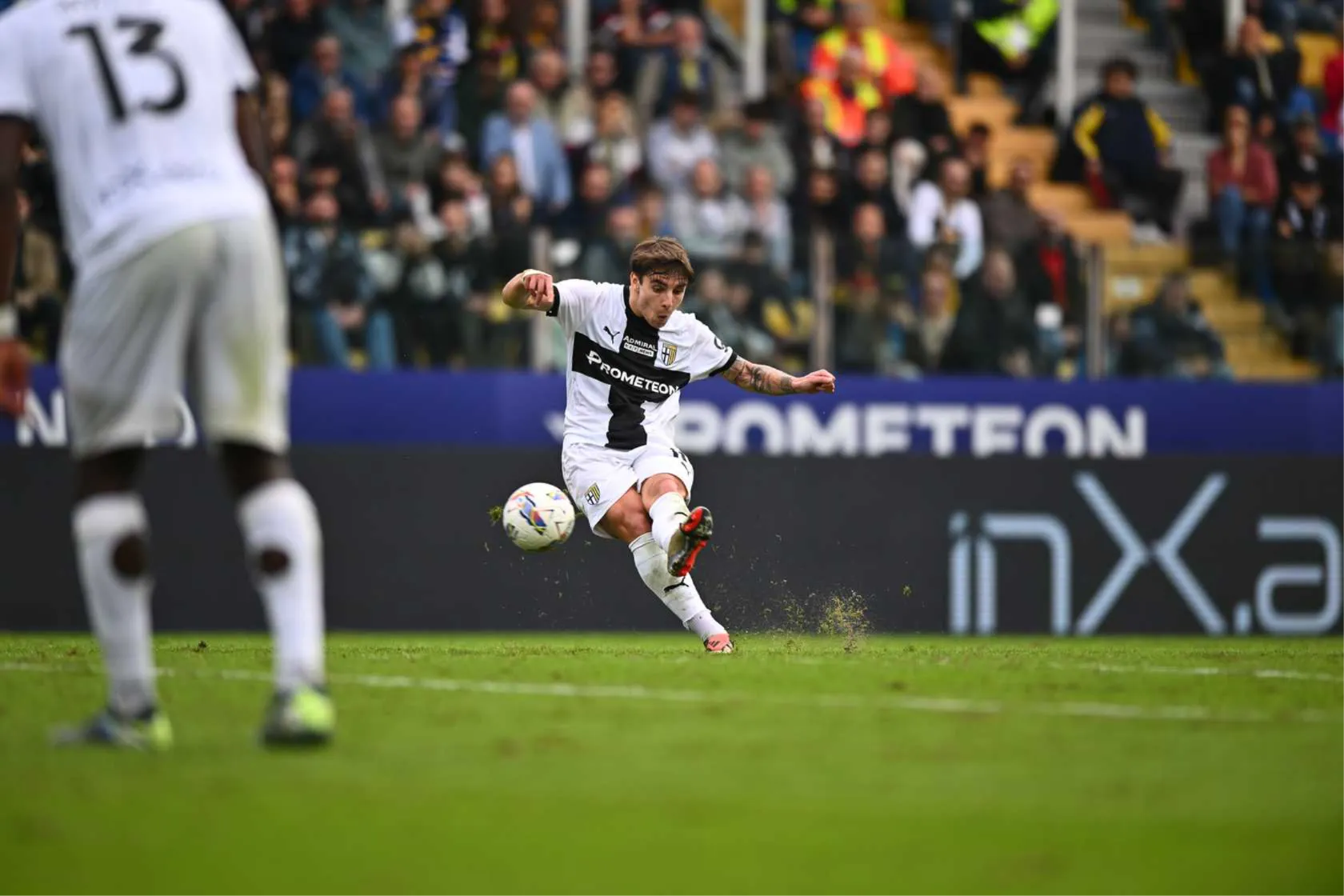 Bernabé calcia in Parma-Empoli